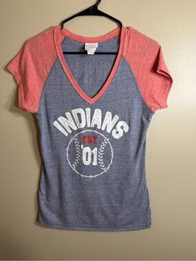 5th & Ocean Vintage Cleveland Indians MLB V-Neck Raglan Graphic Tee Large